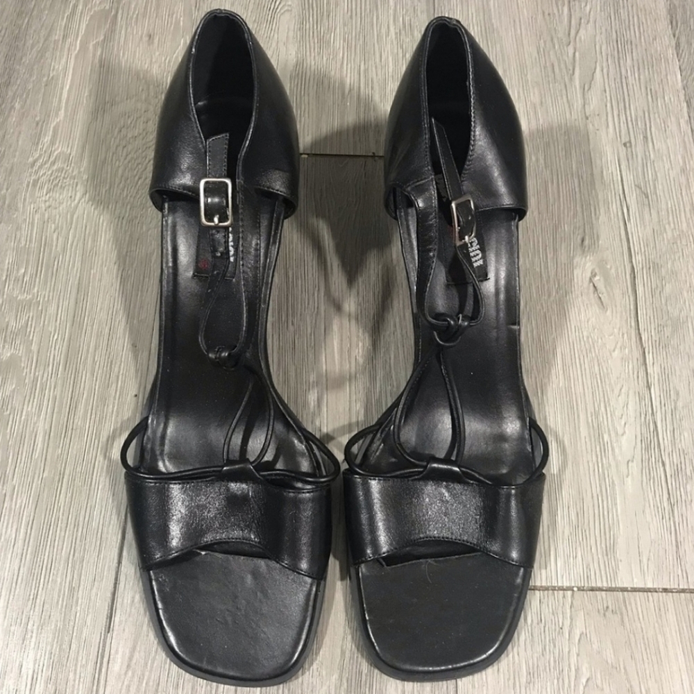 NWT Bravo Sergio Heels